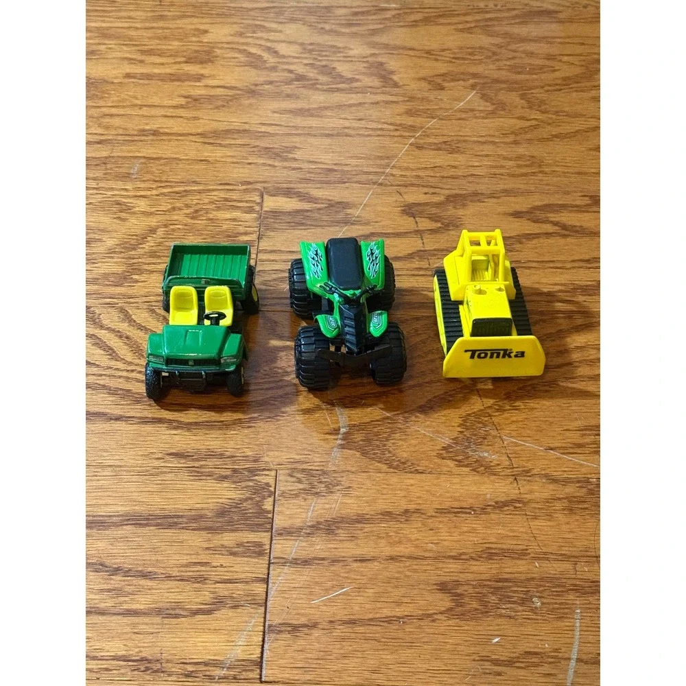 Lot of Vintage DieCast Card Including 22 Hotweels, Excellent Condition